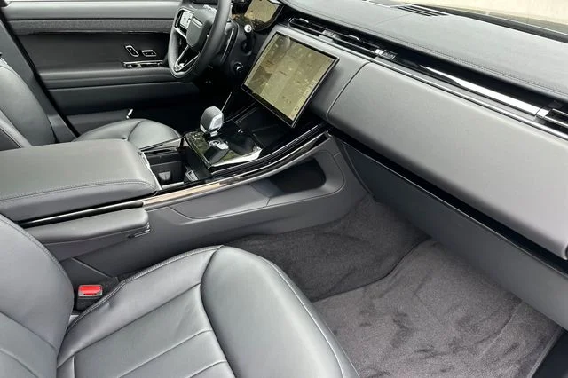 New 2026 Santorini Black Land Rover Dynamic SE image 14