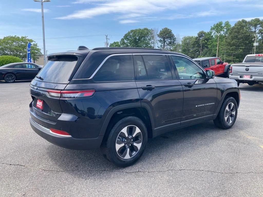 New 2024 Midnight Sky Jeep 4xe image 5