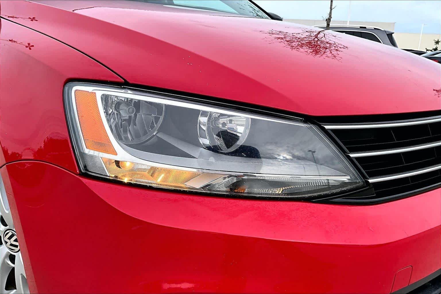 Used 2015 Tornado Red Volkswagen 1.8T SE image 27