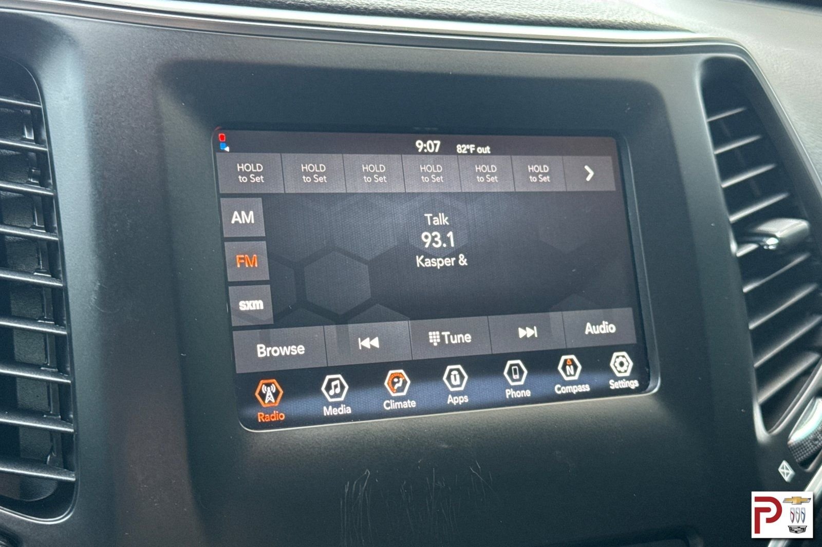 Used 2019 Gray Jeep Latitude Plus image 21