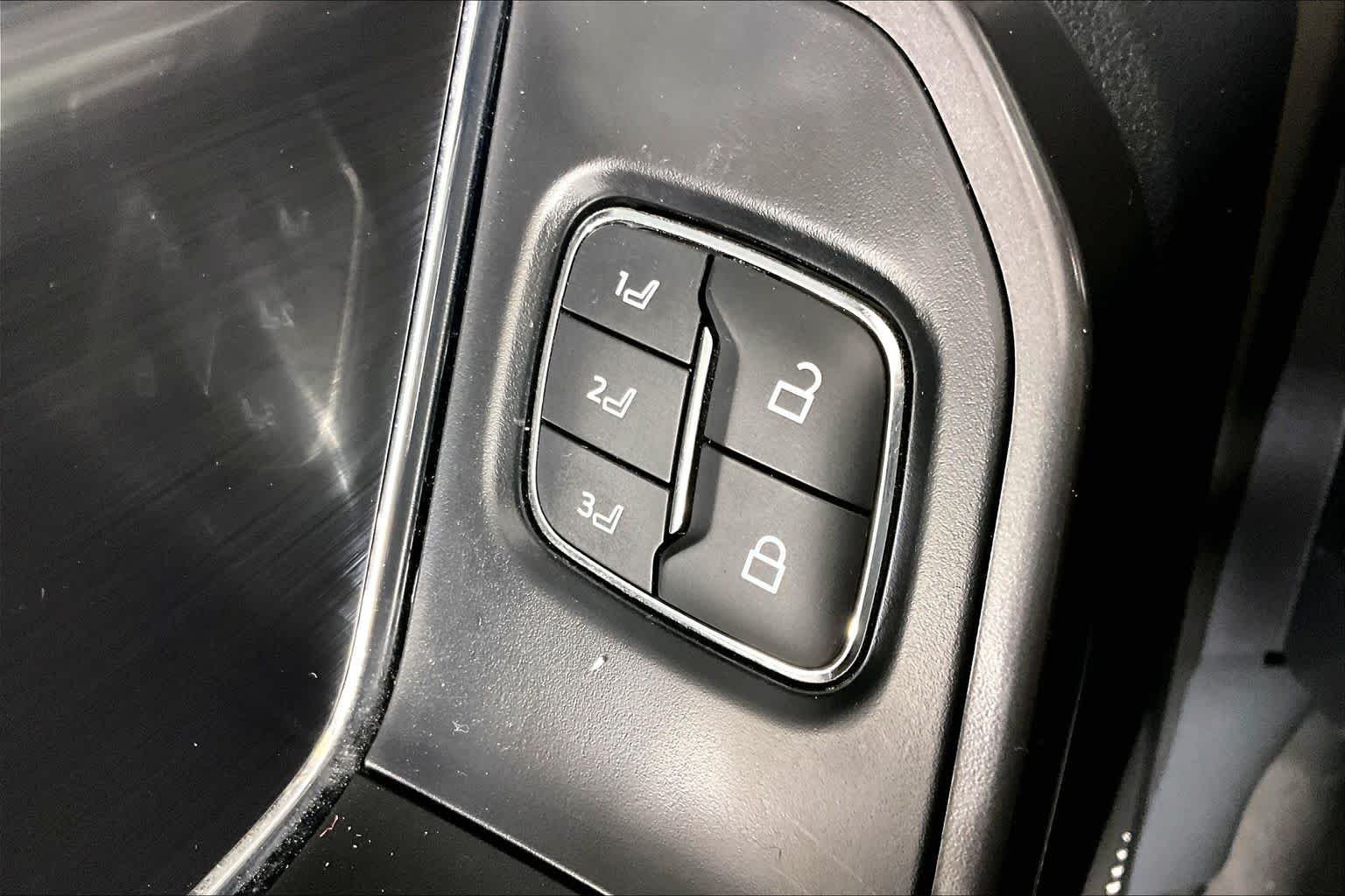 Used 2024 Carbonized Gray Metallic Ford LARIAT image 32