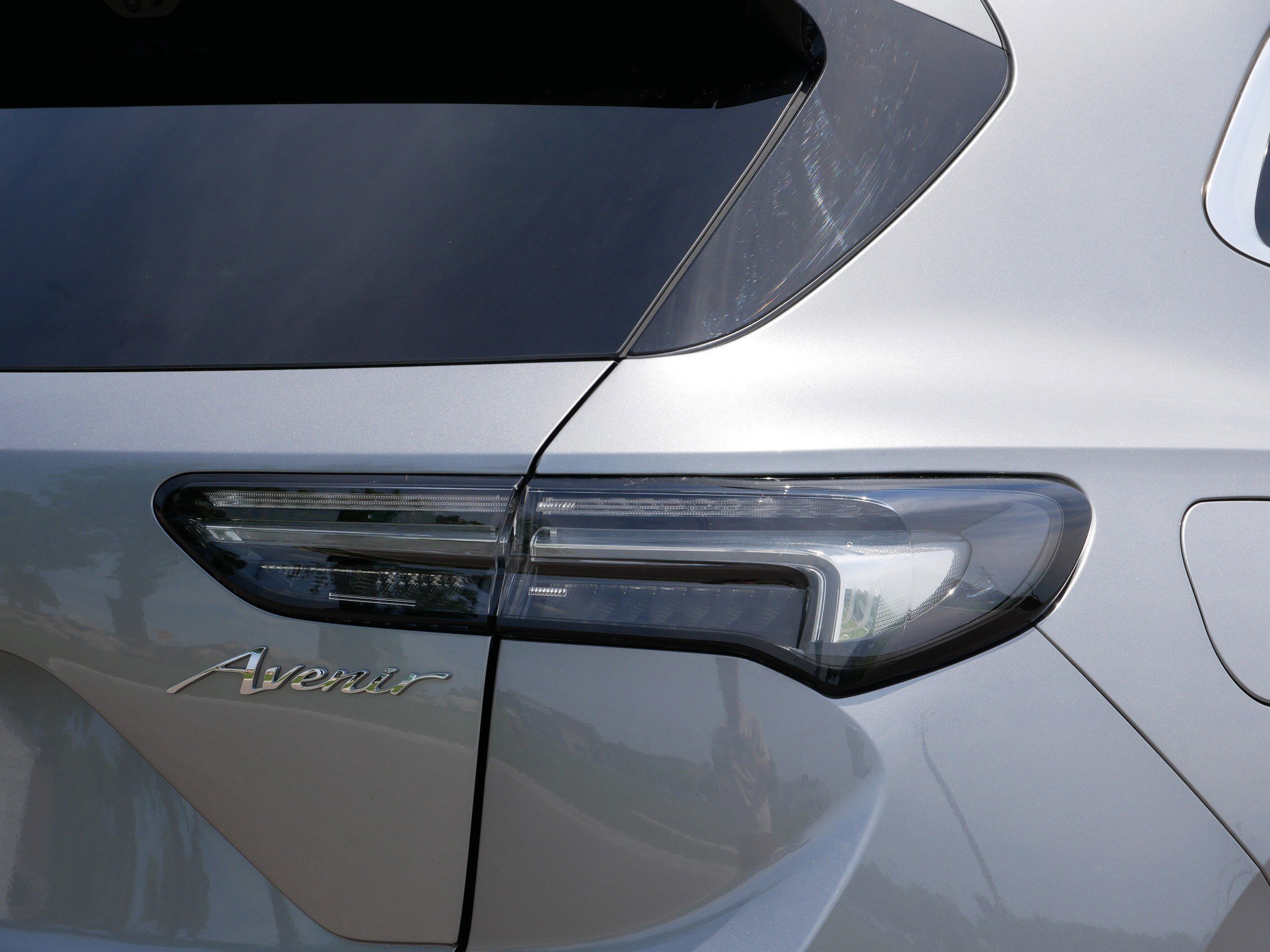 Used 2023 Moonstone Gray Metallic Buick Avenir image 16