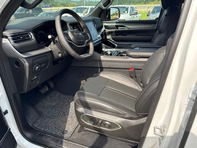 New 2026 Bright White Clear-Coat Exterior Paint Jeep  image 18