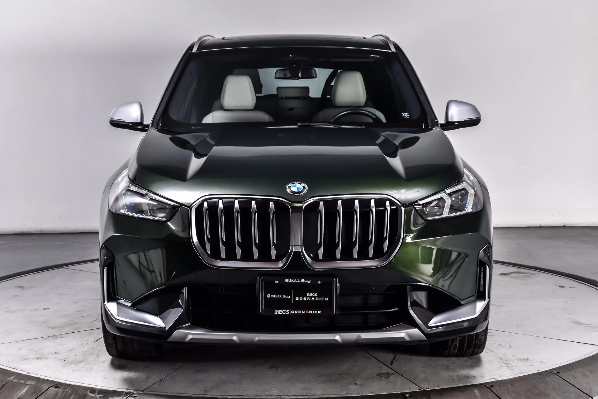 Used 2023 Green Metallic BMW xDrive28i image 2