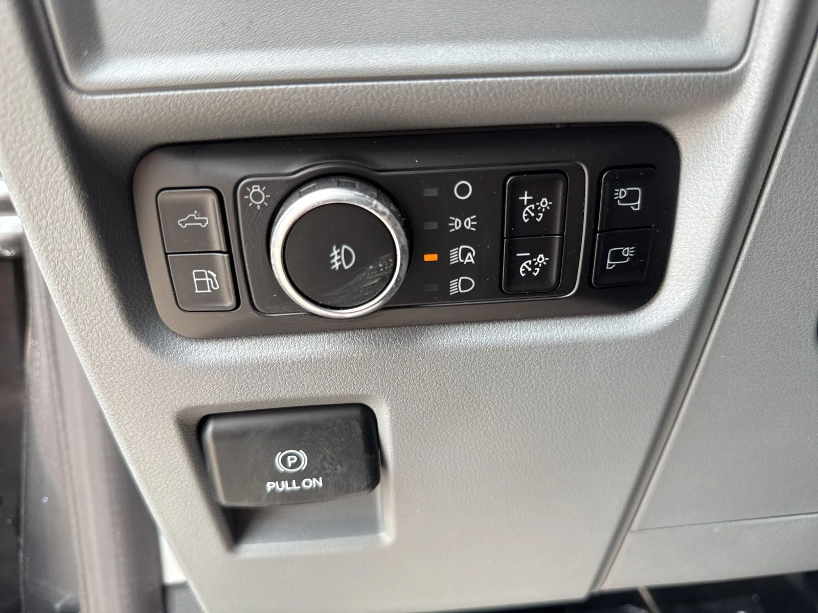 2025 Ford F-150 XLT - Photo 12