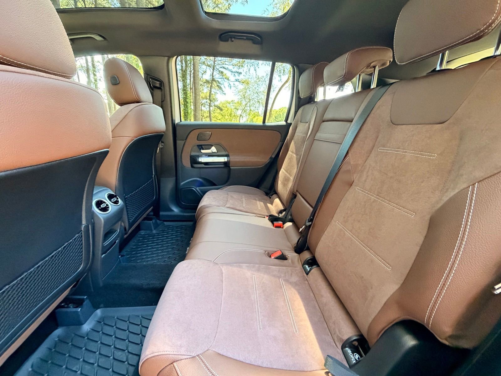 New 2026 Polar White Mercedes-Benz GLB 250 image 39