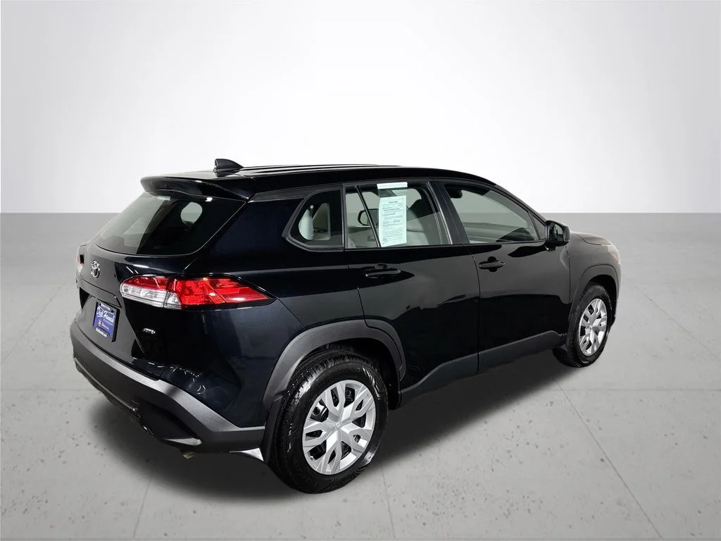 Used 2025 Black Toyota L image 6