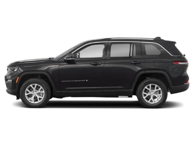 Used 2024 Diamond Black Crystal Pearlcoat Jeep Limited image 2