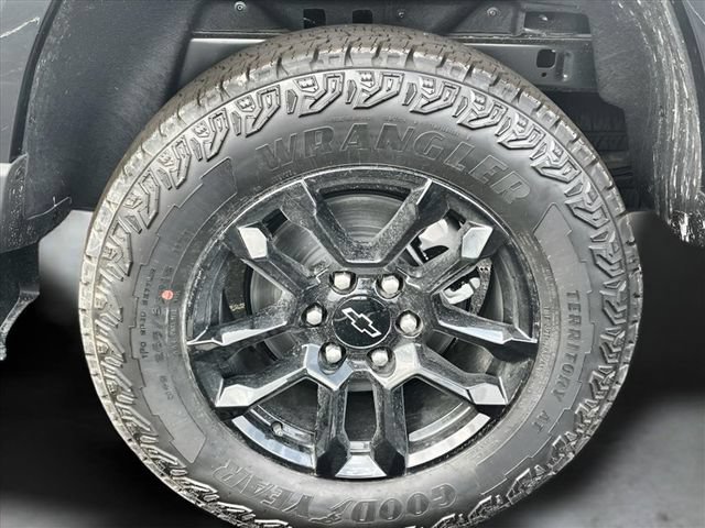 New 2025 Black Chevrolet Z71 image 23