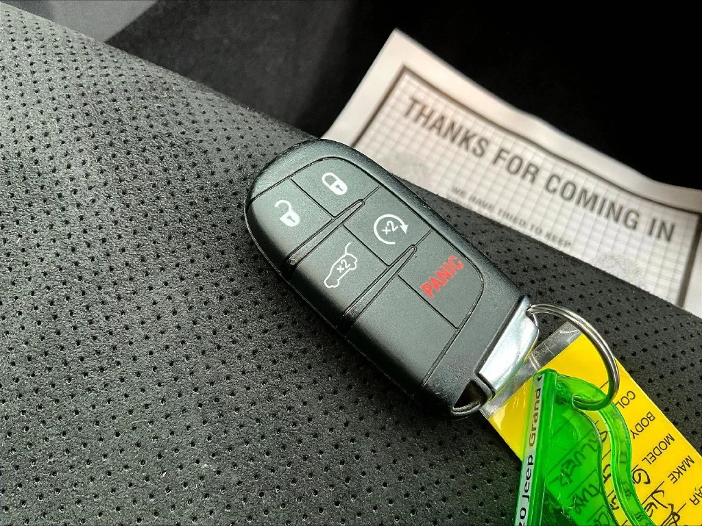 Used 2020 Silver Jeep Altitude image 35