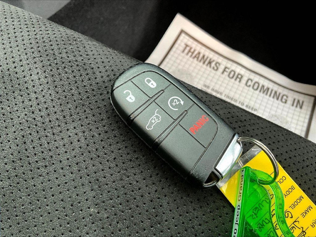 Used 2020 Silver Jeep Altitude image 35
