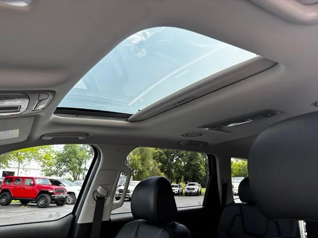 Used 2025 Silver Kia S image 21