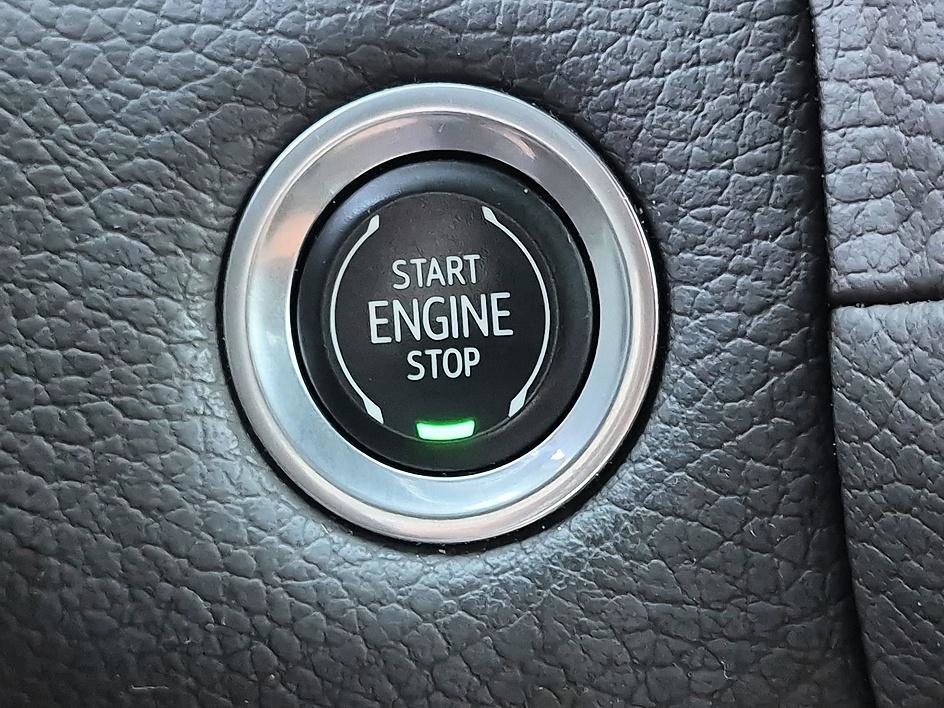 Used 2022 White Frost GMC Denali image 27