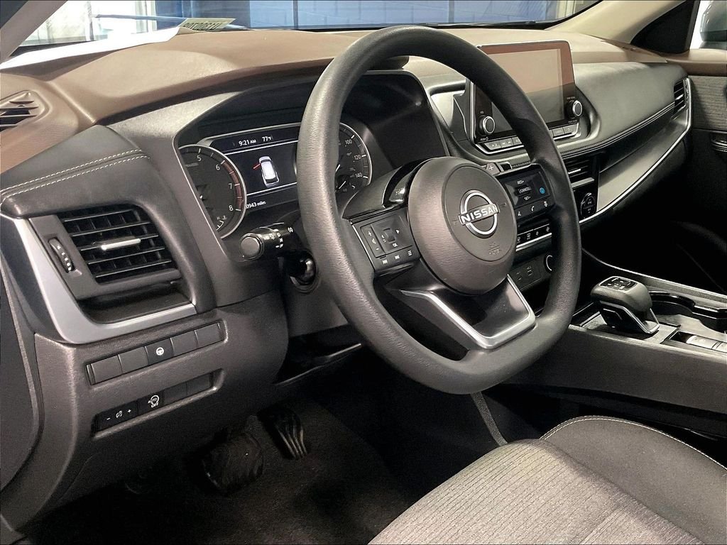 Used 2023 Gray Nissan SV image 7