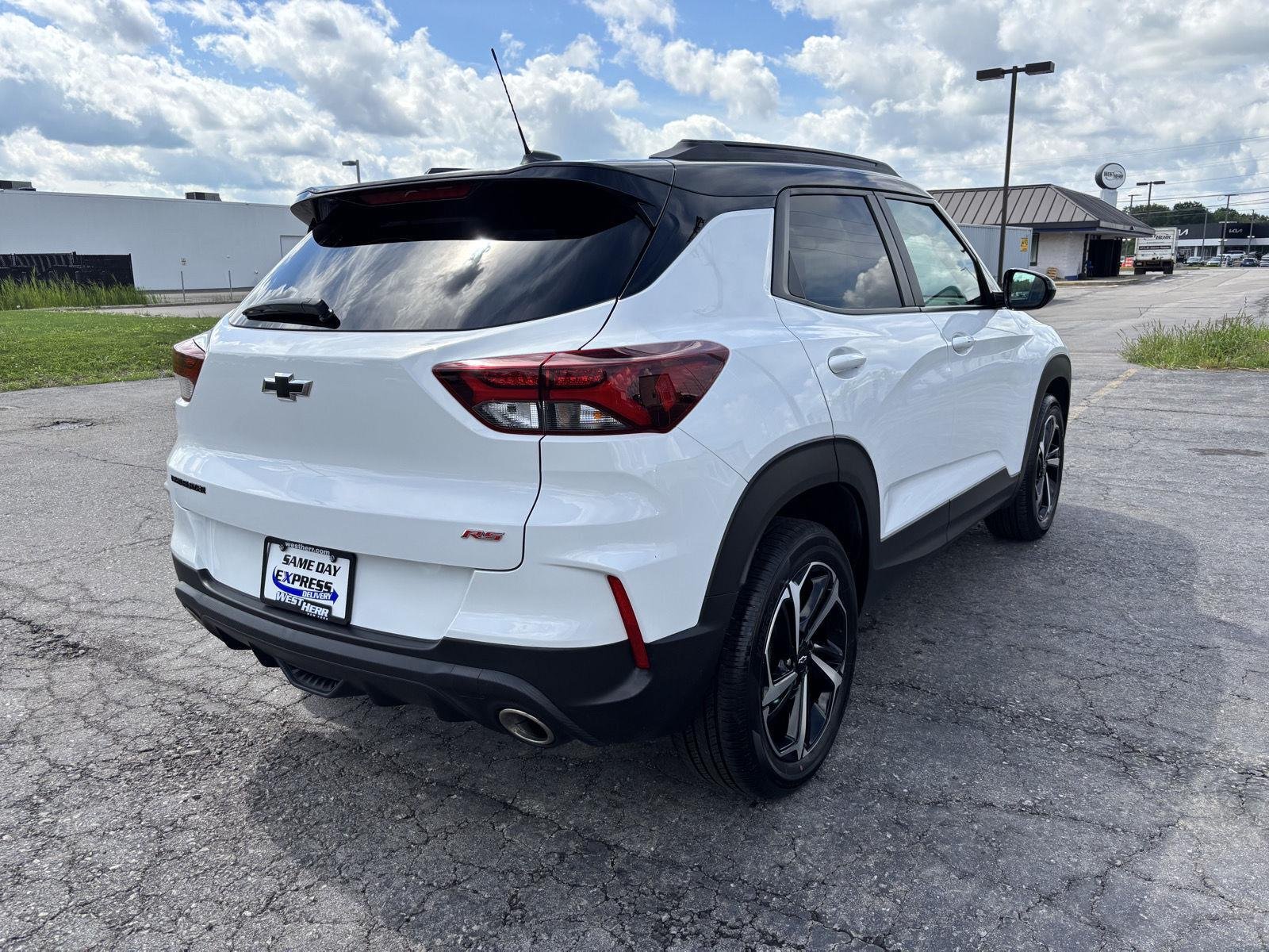 Used 2023 Summit White Chevrolet RS image 7