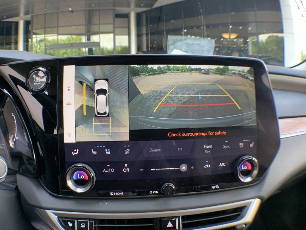 Used 2024 Iridium Lexus Premium+ image 17