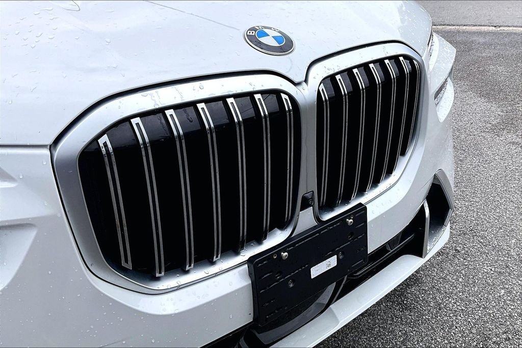 Used 2026 White BMW xDrive40i image 33