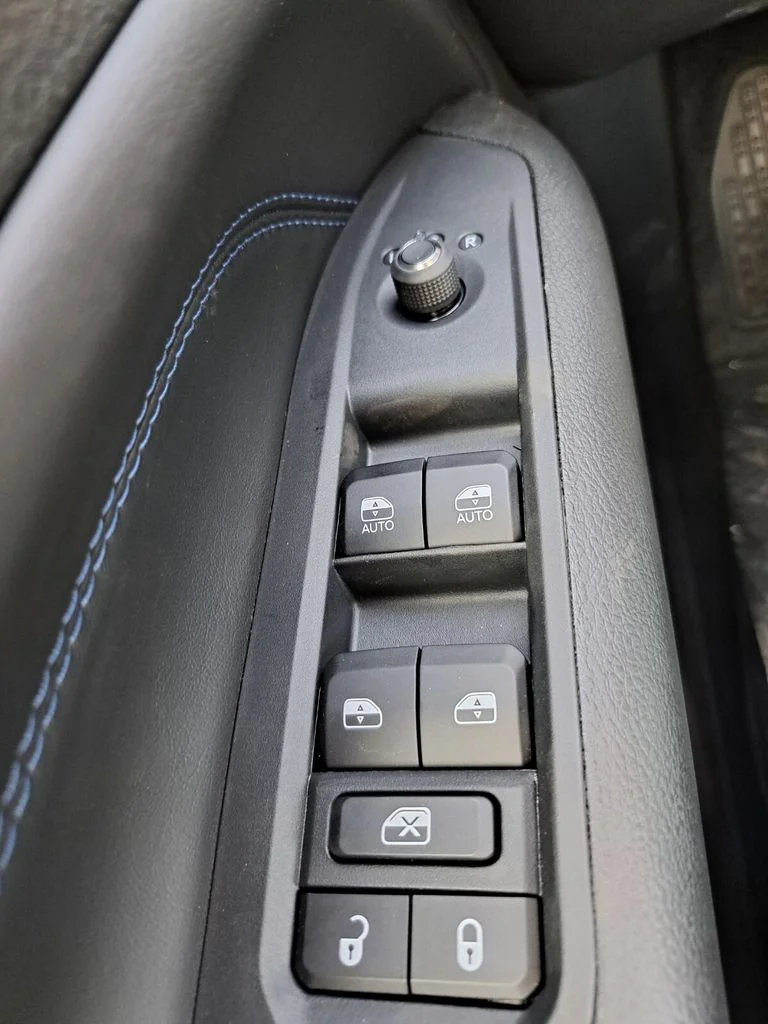 New 2026 Blue Jeep Latitude image 18