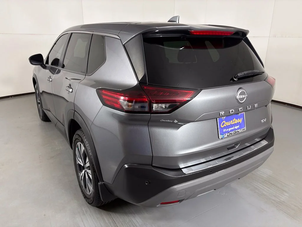 Used 2022 Gray Nissan SV image 6
