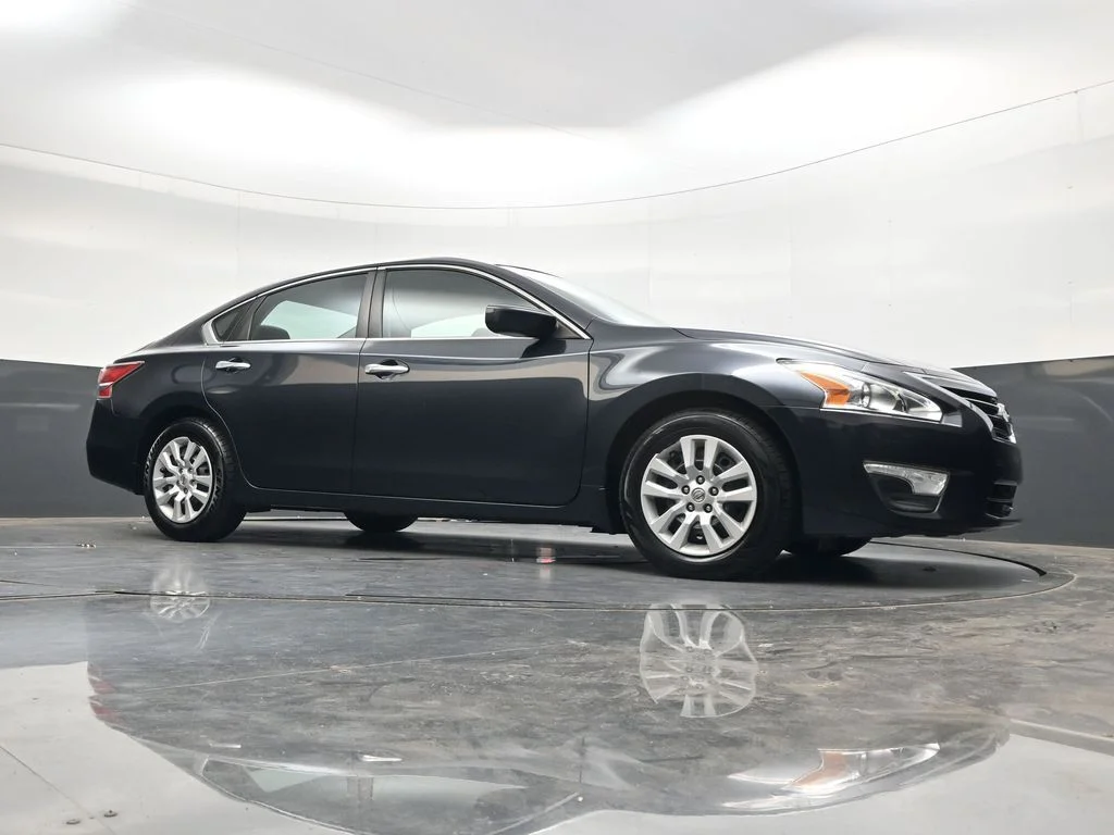 Used 2015 Storm Nissan 2.5 S image 26