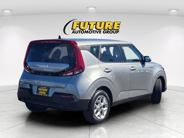 Used 2022 Gray Kia LX image 4