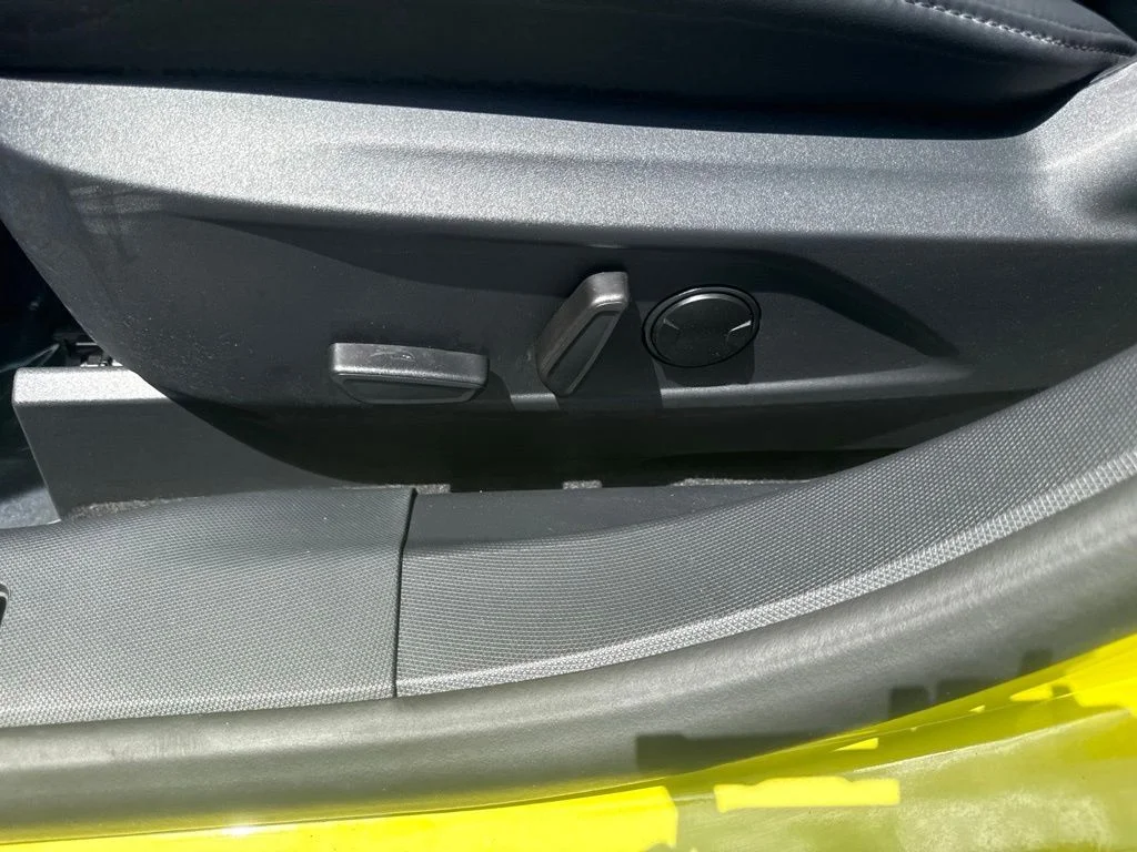Used 2025 Yellow Ford Select image 6