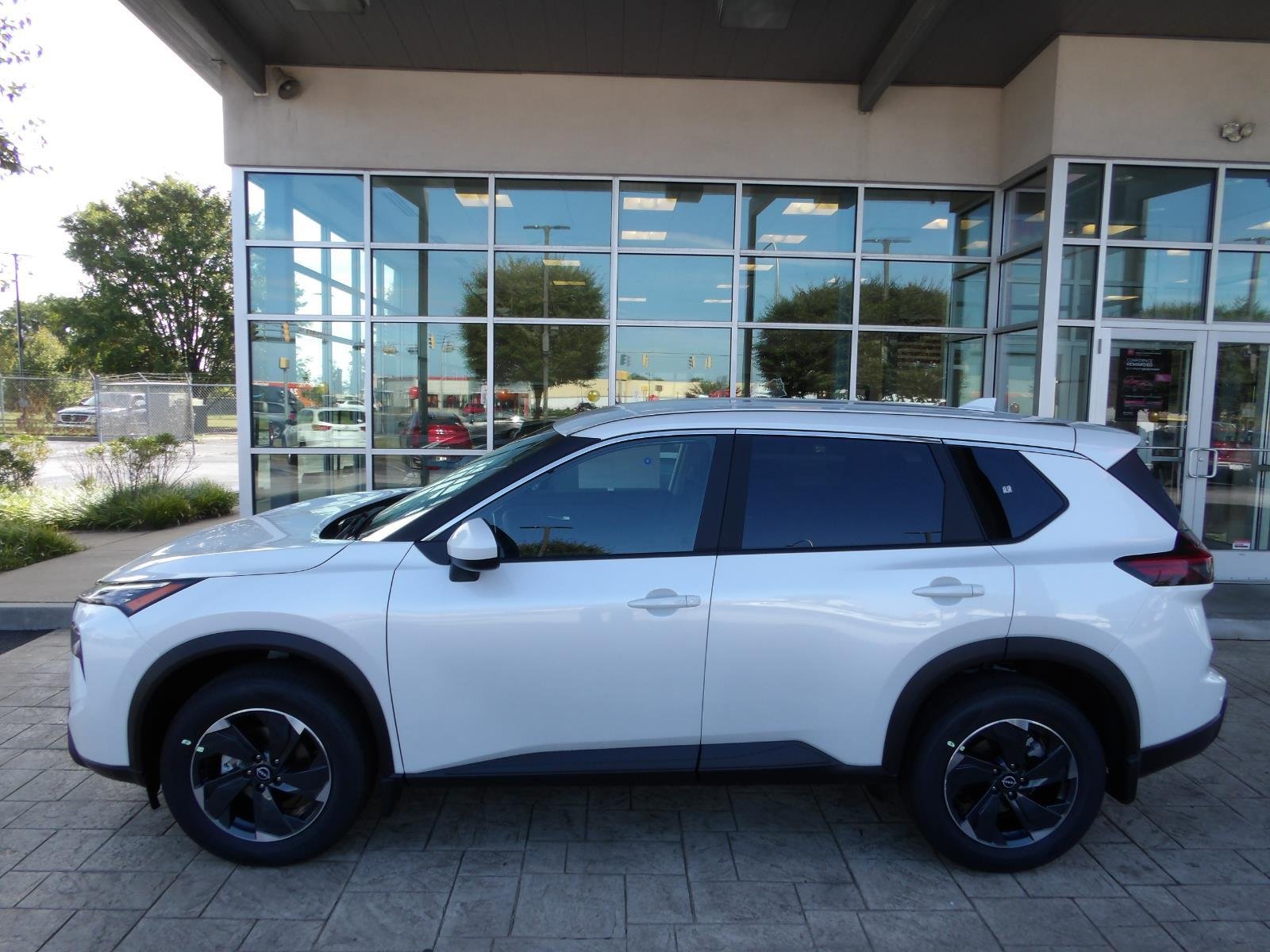 New 2026 Everest White Pearl TriCoat Nissan SV image 4