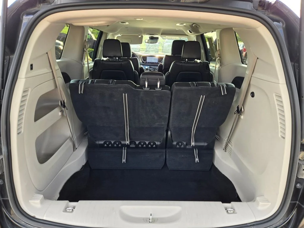 Used 2023 Black Chrysler Touring L image 29