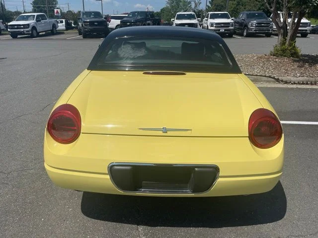 Used 2002  Ford Base image 4