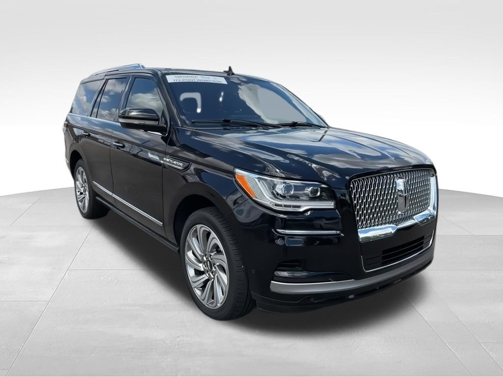 Used 2024 Black Lincoln Reserve image 3
