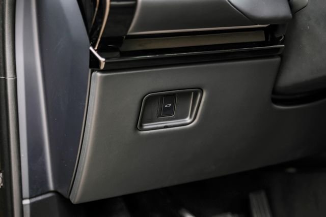 Used 2025 Black Land Rover SE image 30