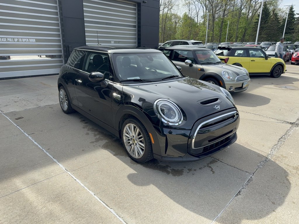 Certified 2024 MINI Hardtop 2 Door SE with VIN WMW13DJ04R2V17897 for sale in Willoughby Hills, OH