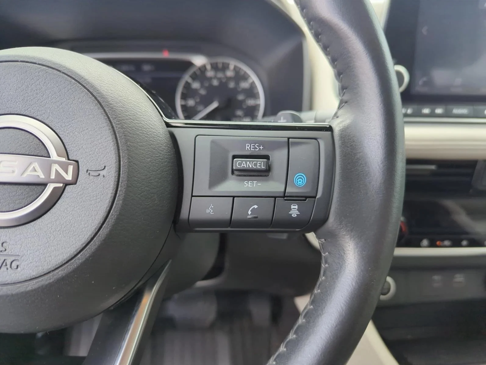 Used 2023 Scarlet Ember Tintcoat Nissan SL image 14