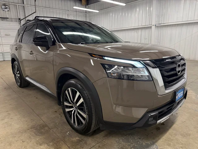 2024 Nissan Pathfinder Platinum