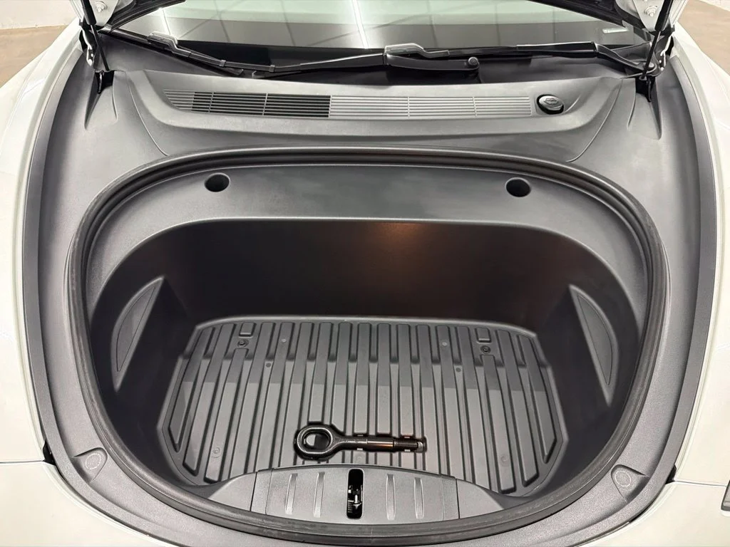 Used 2021 White Tesla Long Range image 31