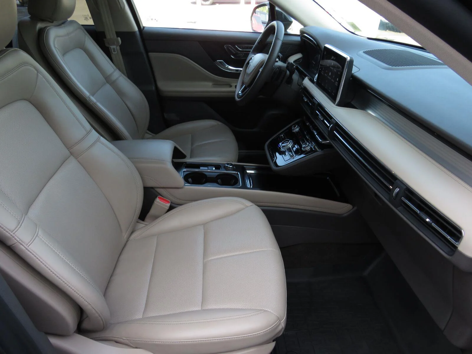 Used 2022 Asher Gray Metallic Clearcoat Lincoln Standard image 26
