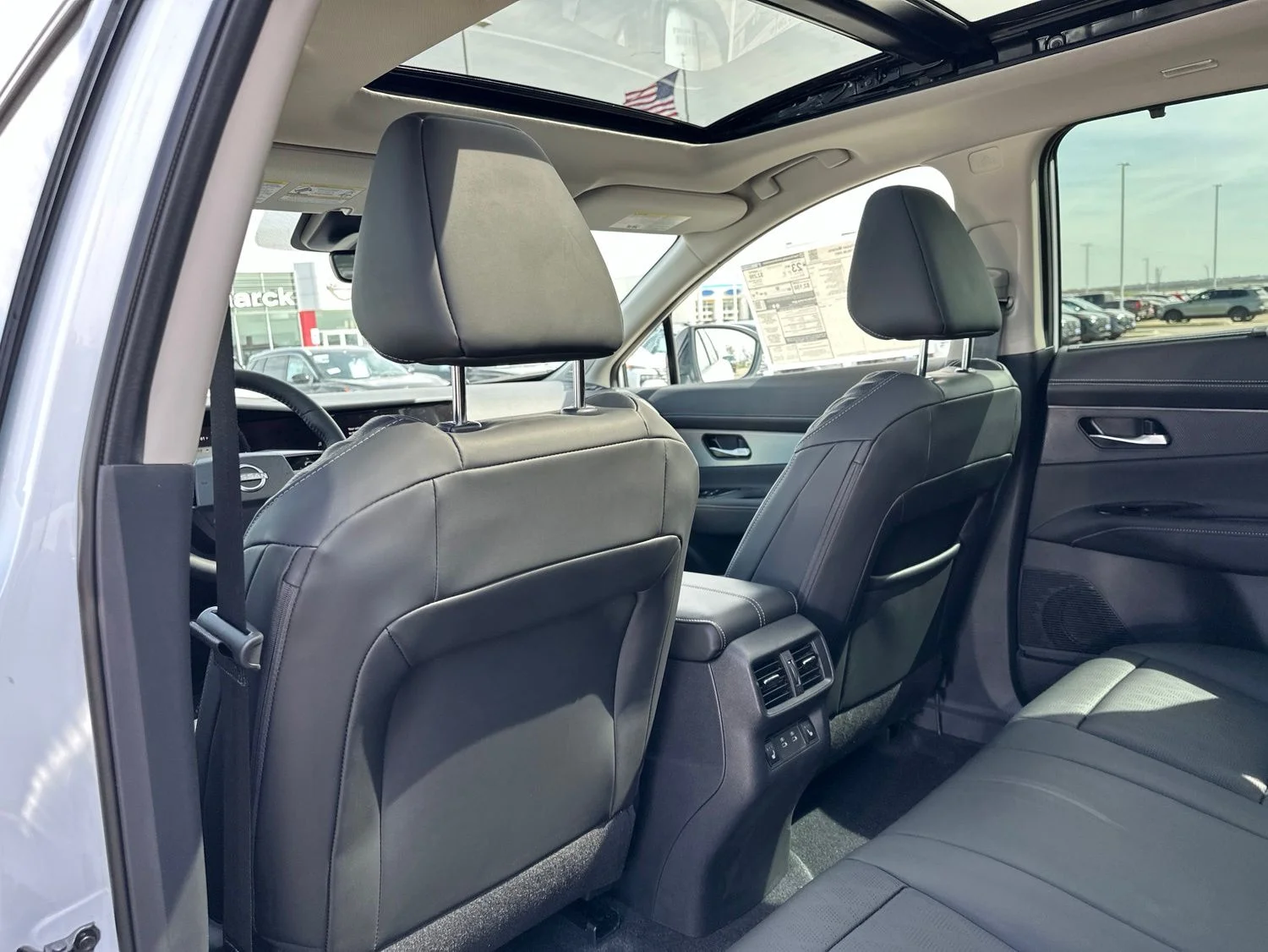 New 2026 Everest White Pearl TriCoat / Super Black Two-tone Nissan Platinum image 19