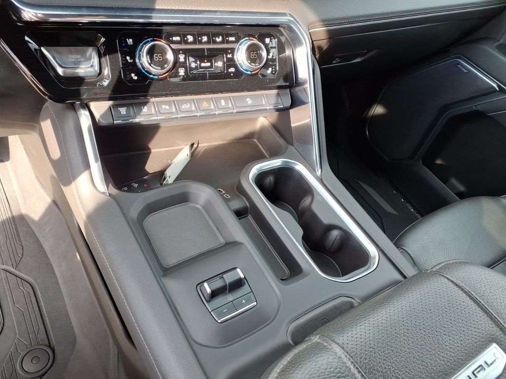 Used 2025 Onyx Black GMC Denali image 9