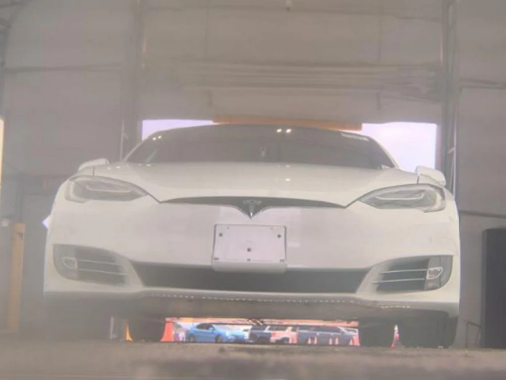 Used 2020 White Tesla Long Range image 3