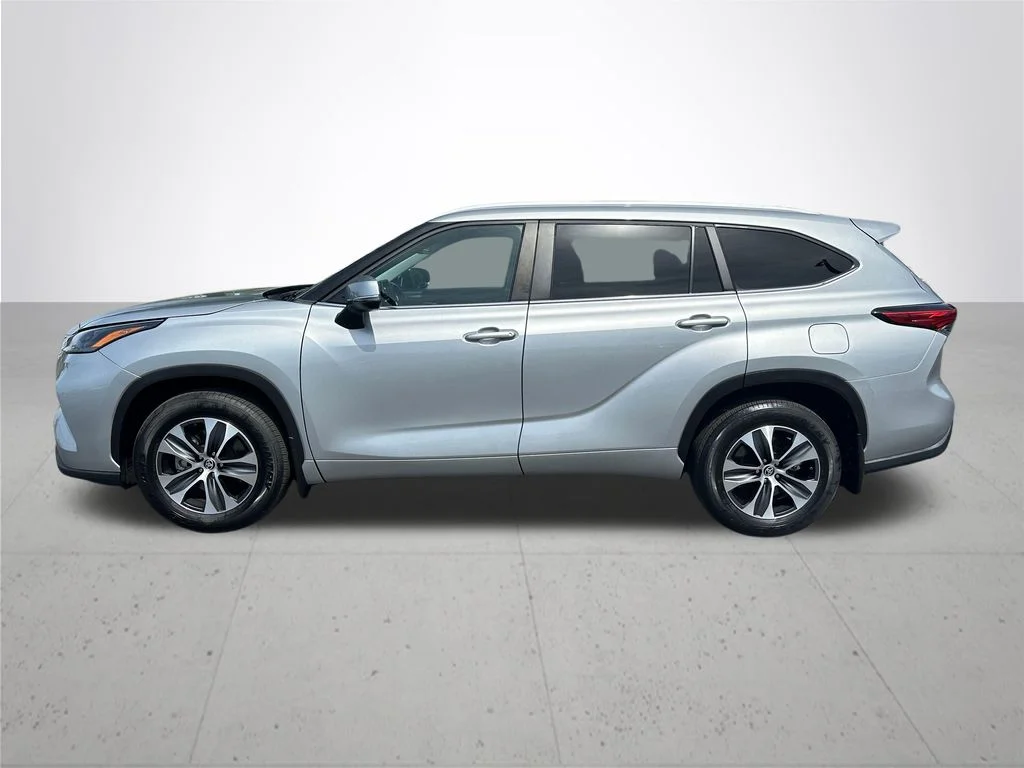 Used 2023 Silver Toyota XLE image 10