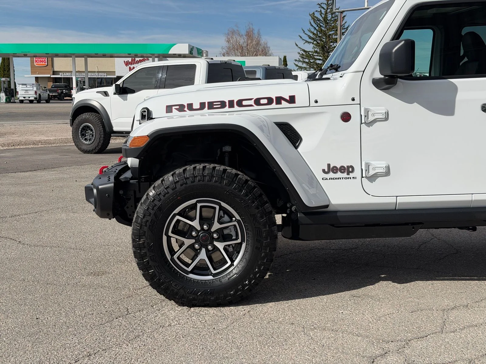 New 2026 Bright White Clear-Coat Exterior Paint Jeep Rubicon X image 12