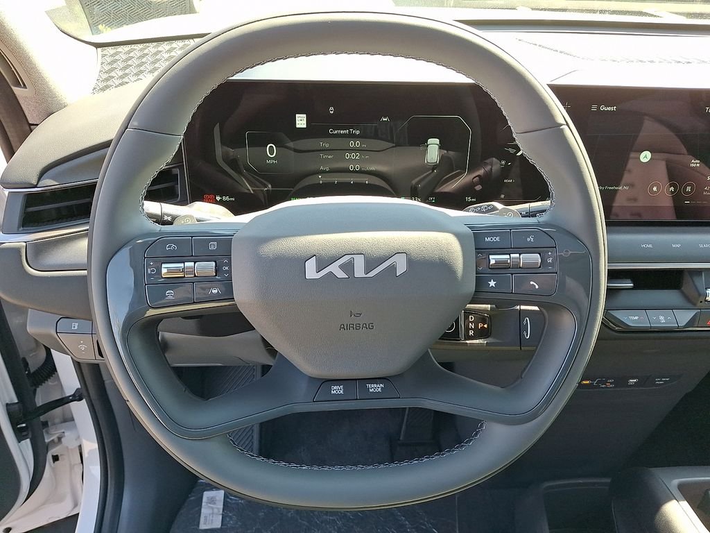 New 2026 Glacial White Pearl Kia Wind AWD image 9