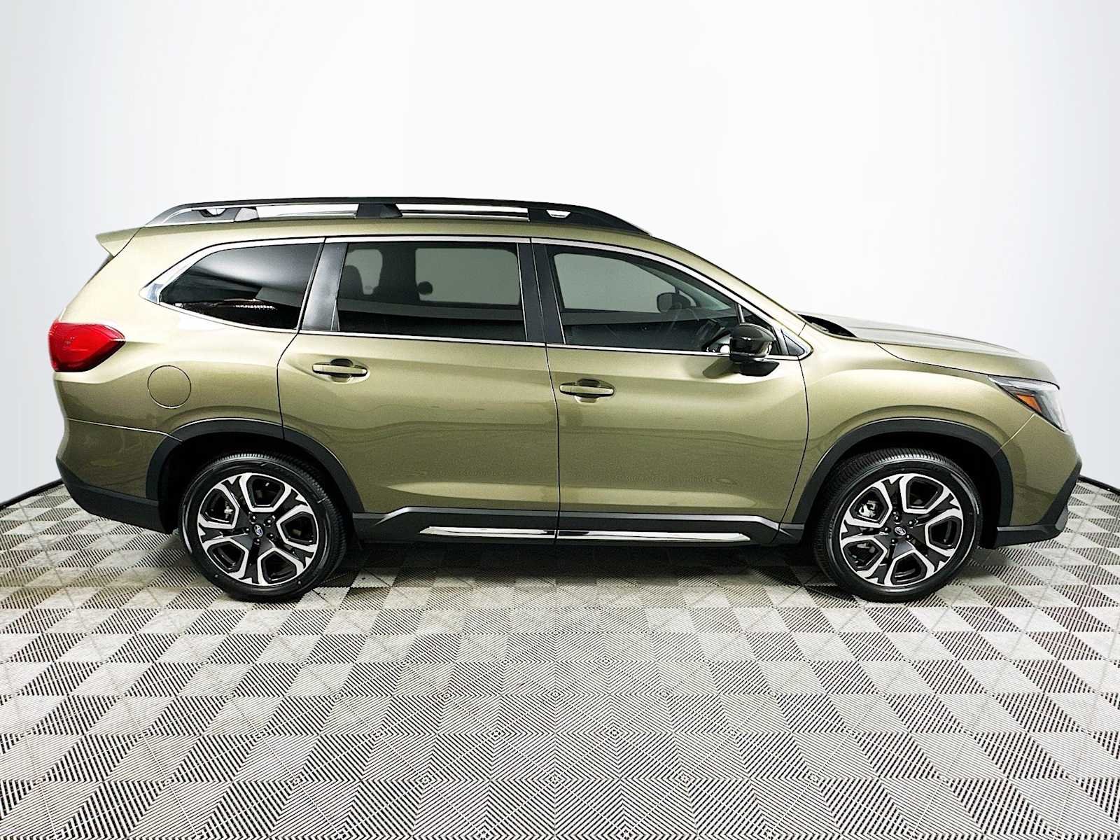New 2026 AUTUMN GREEN METALLIC Subaru Limited 7-Passenger image 8