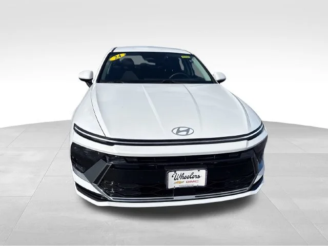 Used 2024 White Hyundai SEL image 10