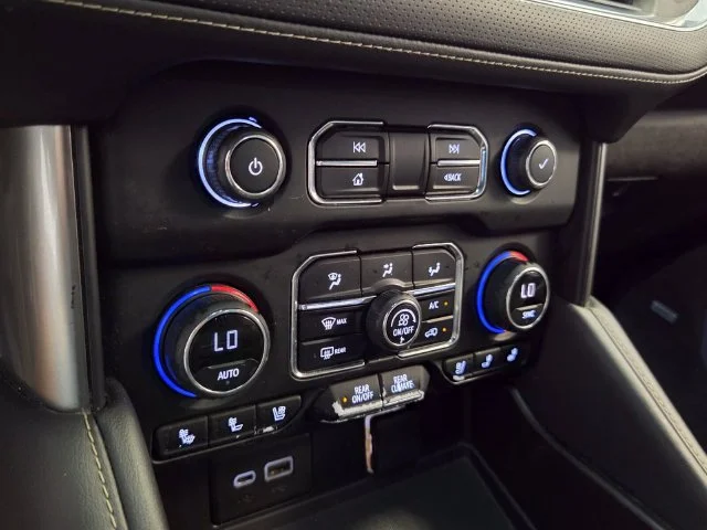 Used 2021 SUMMIT WHITE Chevrolet Premier image 24