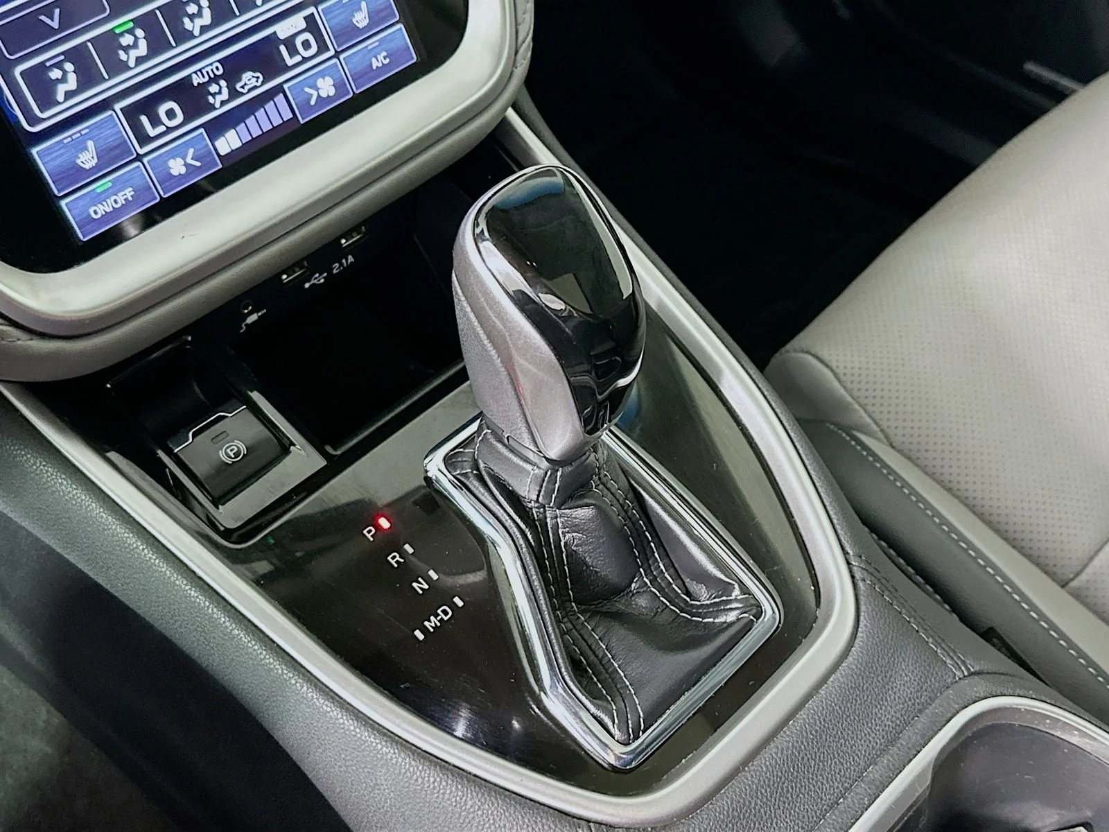 Used 2022 Magnetite Gray Metallic Subaru Limited image 18