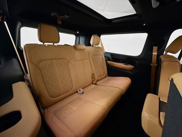 New 2026 Bright White Clear-Coat Exterior Paint Jeep Grand Wagoneer image 35