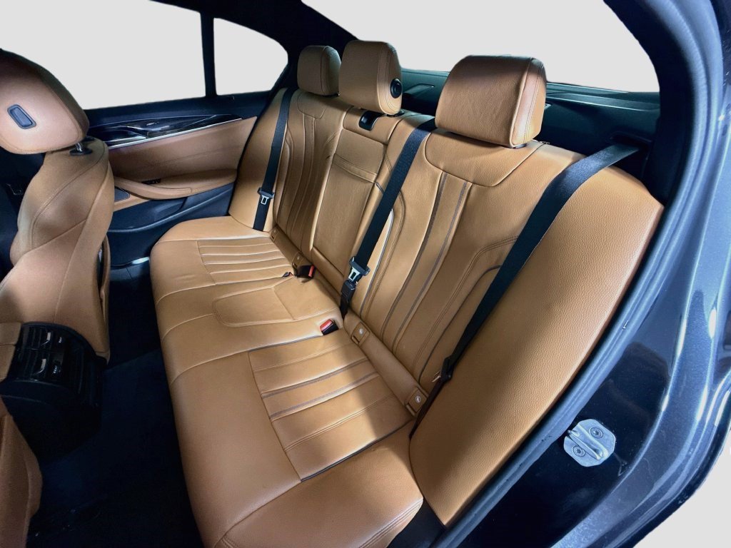 Used 2021 Dark Graphite Metallic BMW 540i xDrive image 21