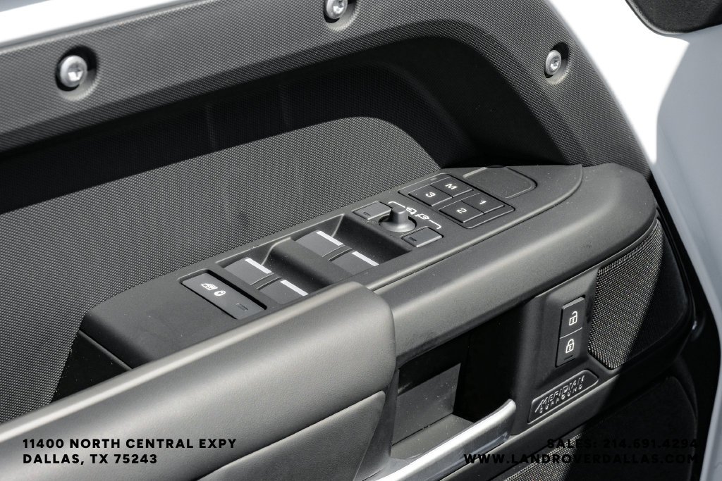 New 2026 Fuji White Land Rover X-Dynamic SE image 46
