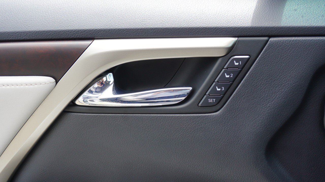 Used 2020 White Lexus RX 350 image 22
